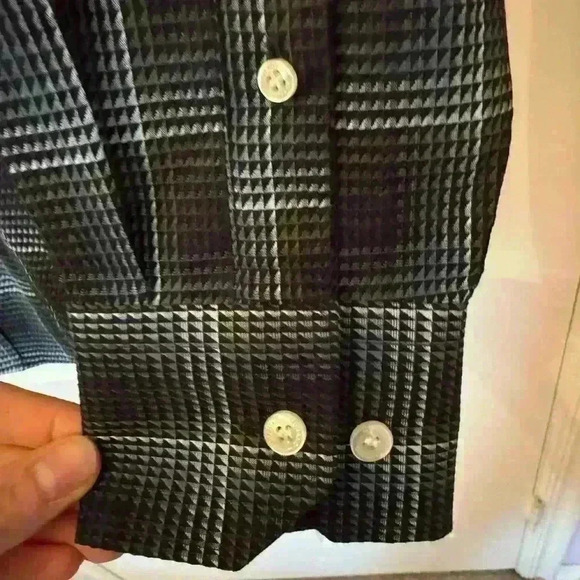 NWOT Murano Liquid Luxury button down. Men’s Size Medium. texture detail! - Picture 3 of 6